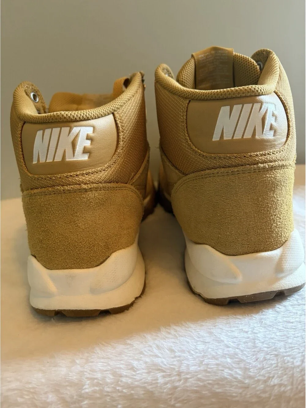 Nike Hoodland Suede Boots Wheat Golden Men's Size 8 NWOT 654888-727